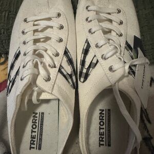 Tretorn women’s White with black and white Slide sneaker